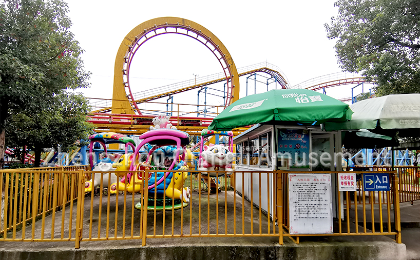 Four-ring roller coaster ride